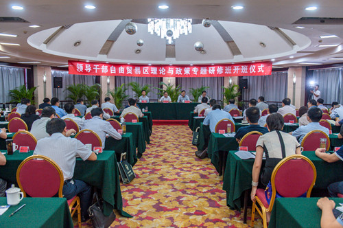 湖北省领导干部来我校学习自贸区建设理论