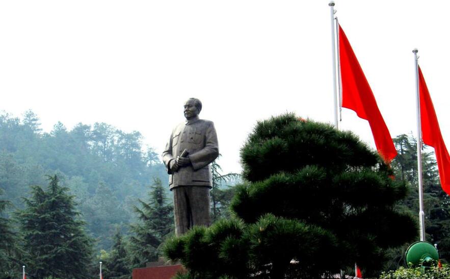 毛泽东铜像广场